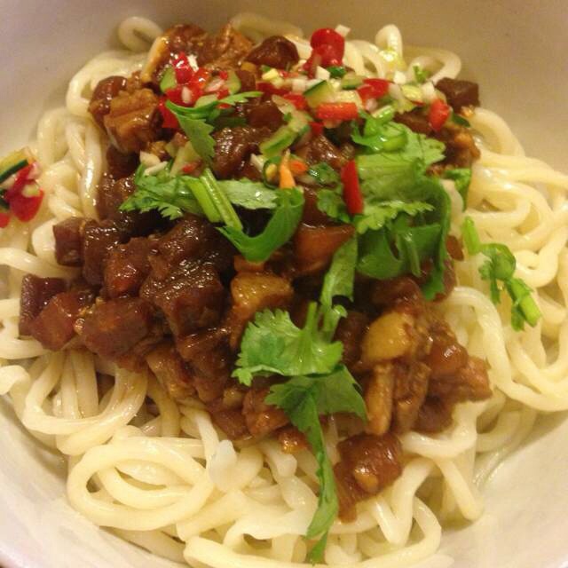 钢小镚儿做的茄子肉丁打卤面