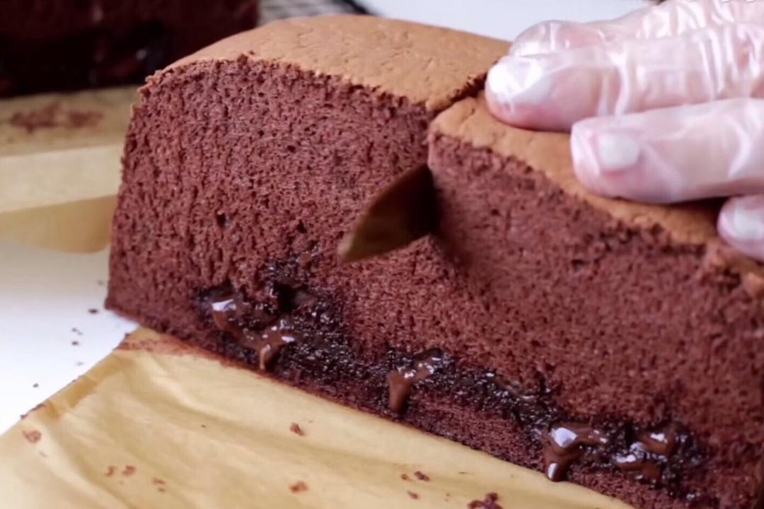 爆酱巧克力古早蛋糕的做法