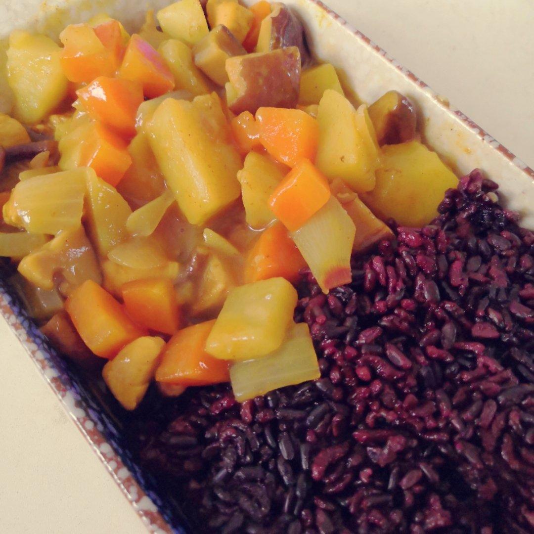 简单好吃的咖喱鸡肉饭（土豆很糯，鸡肉很嫩，三十分钟左右完成）