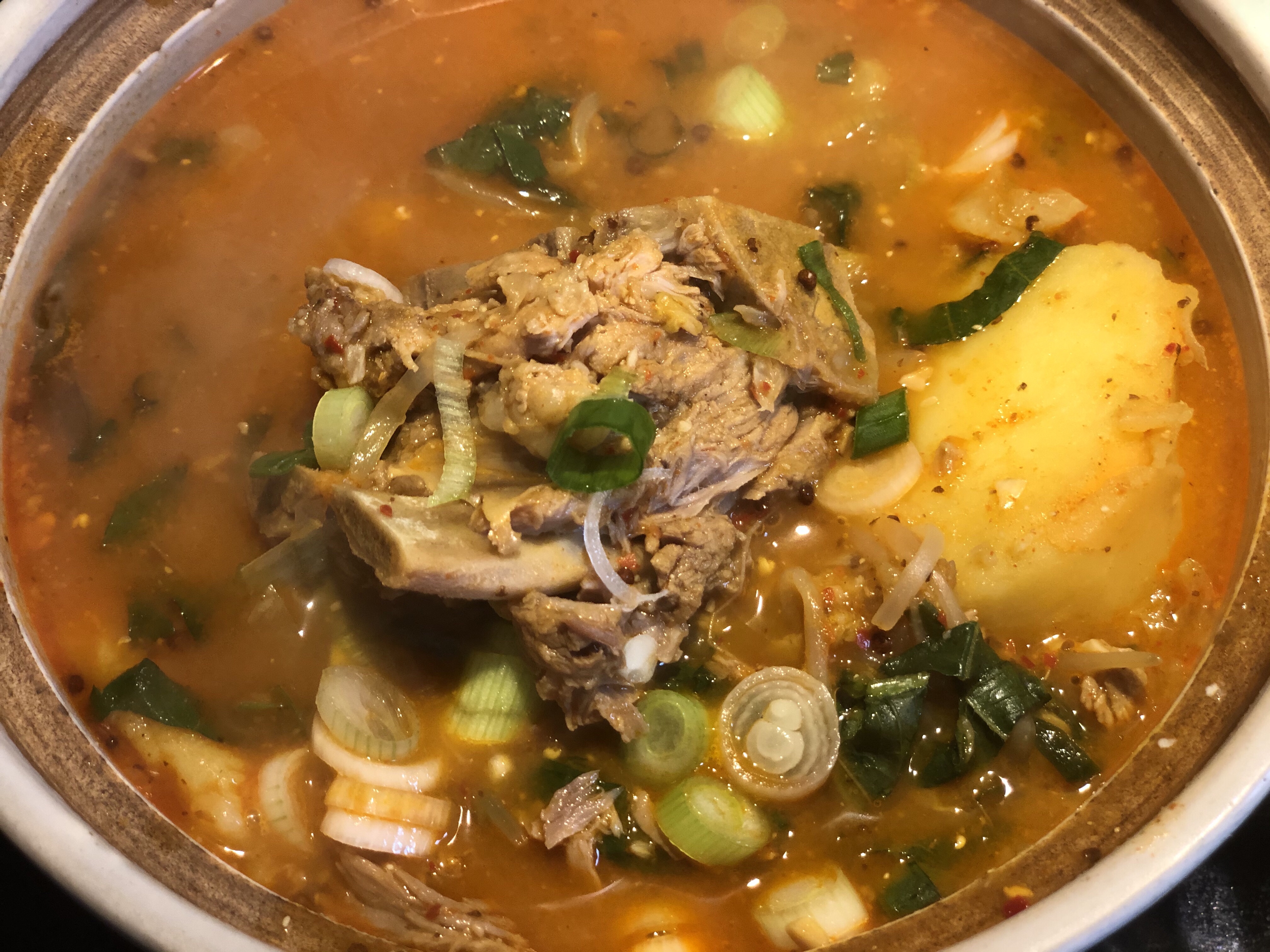 超正宗韩式土豆骨头汤的做法