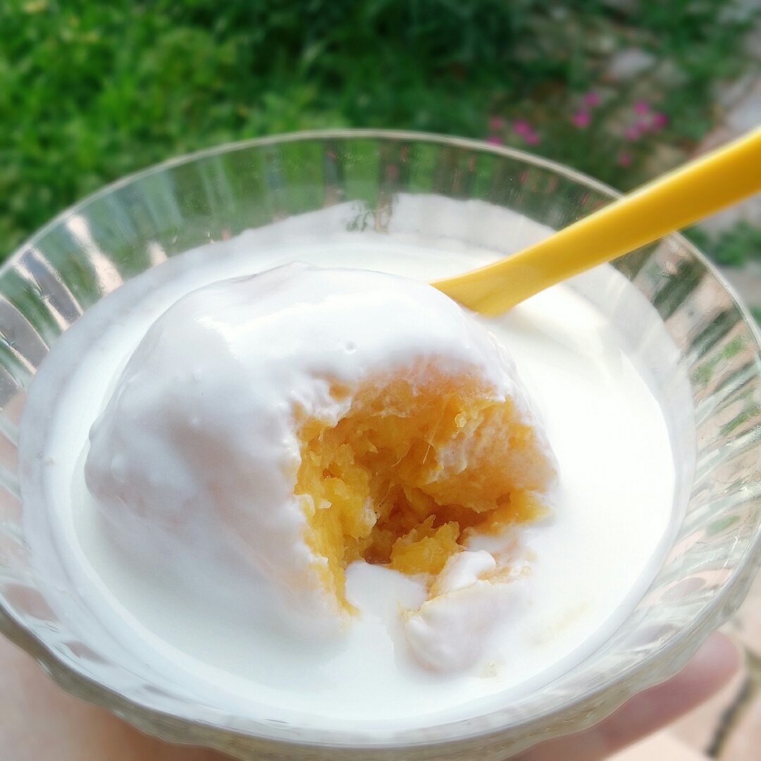 蔚蔚的蔚做的酸奶红薯泥