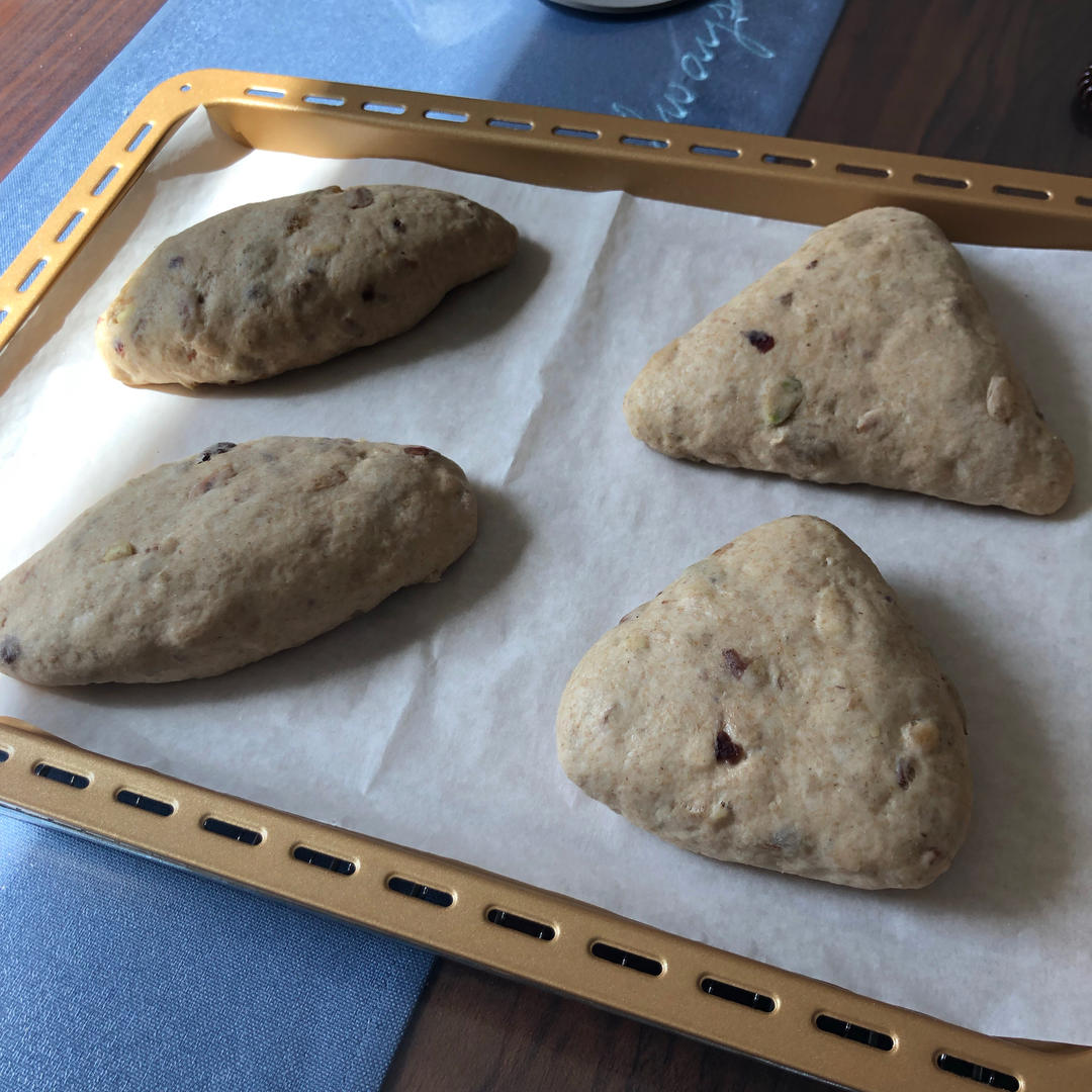 全麦坚果包软欧包