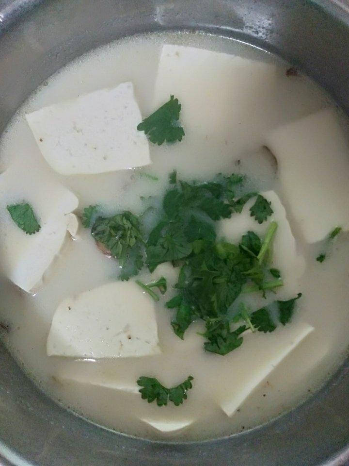 鲫鱼豆腐汤