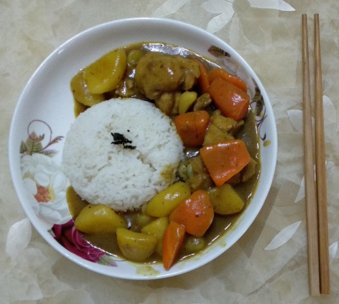 土豆咖喱鸡肉饭