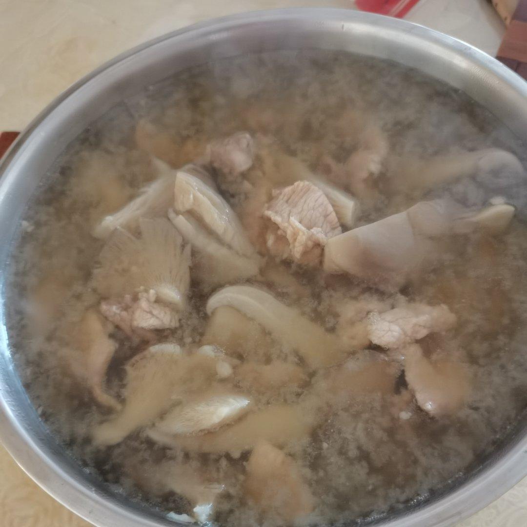 平菇肉片汤