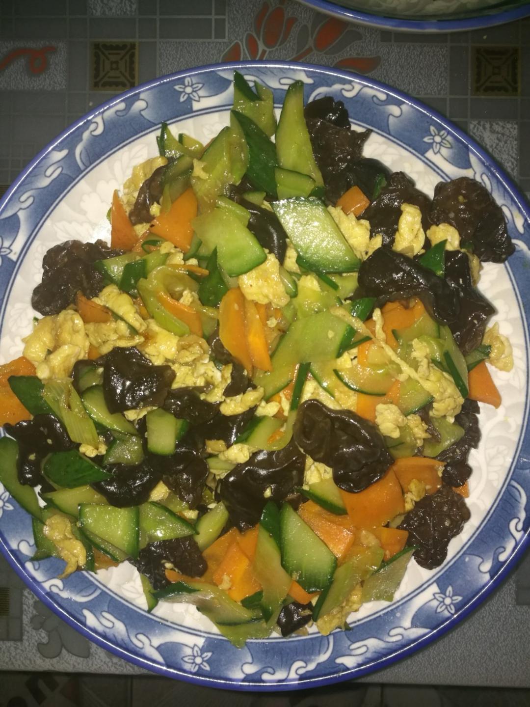 黄瓜木耳炒鸡蛋