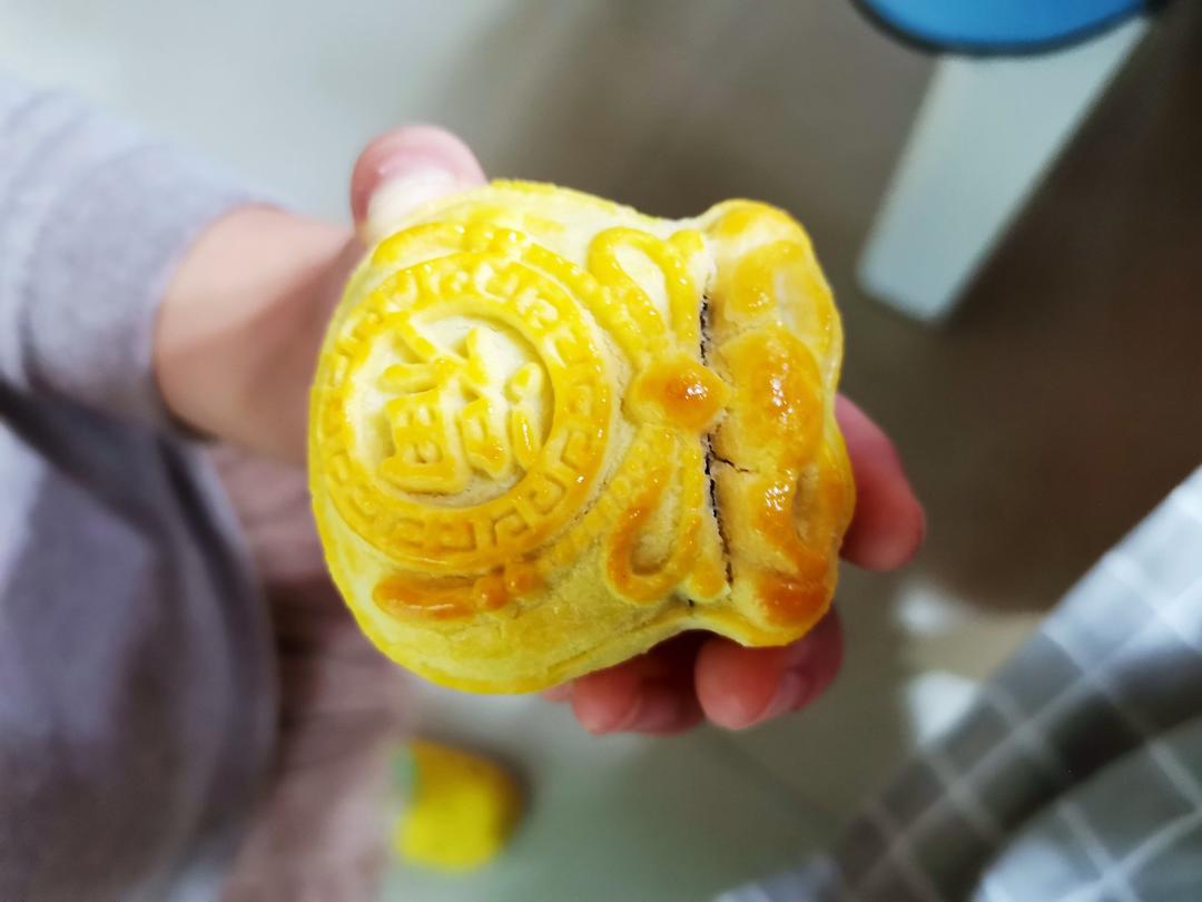 浓浓奶香味的奶酥皮月饼