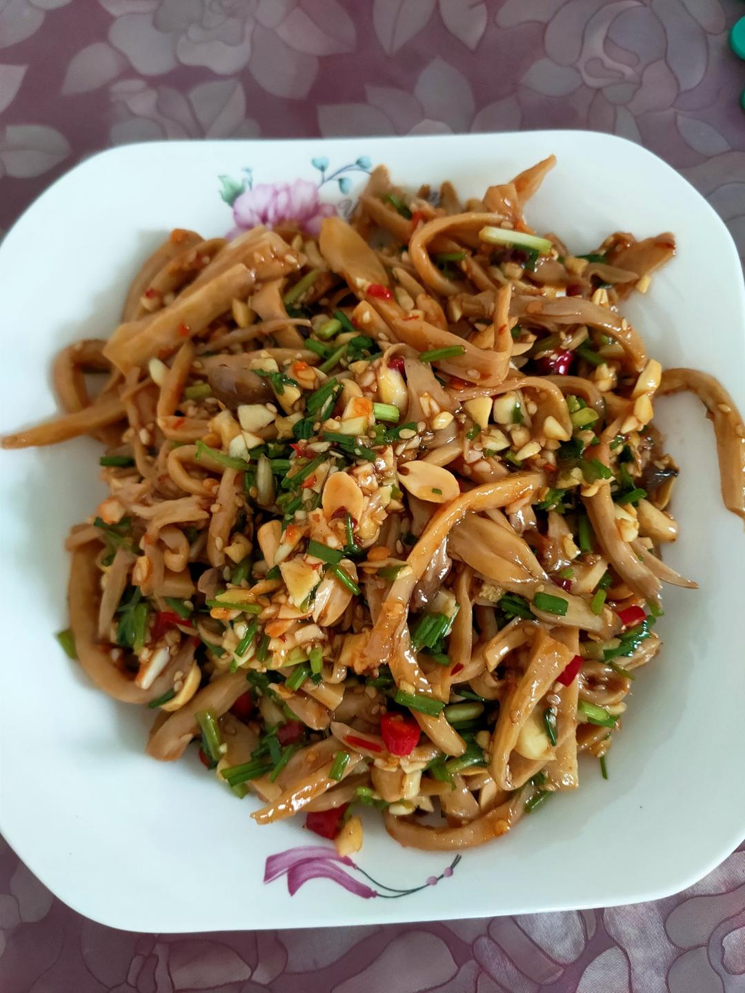 比肉还好吃的【手撕凉拌杏鲍菇】，上桌扫光光