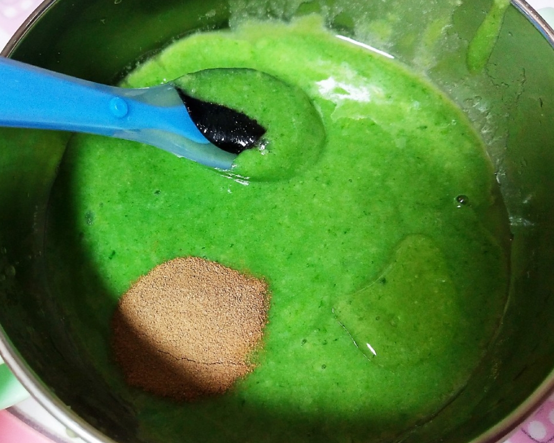 宝宝辅食之菠菜米粉糊(自制猪肝粉＋自制黑芝麻酱＋核桃油)的做法