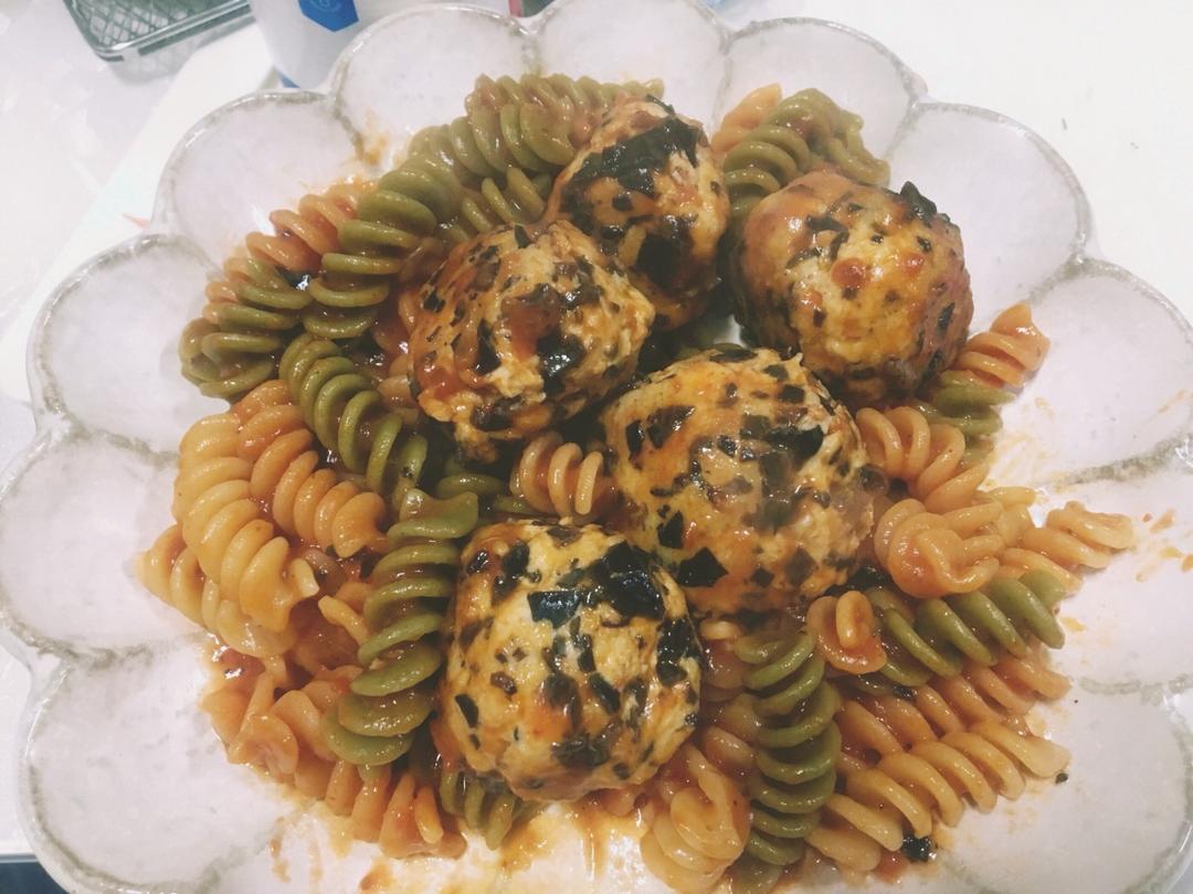 鸡肉丸子番茄意面