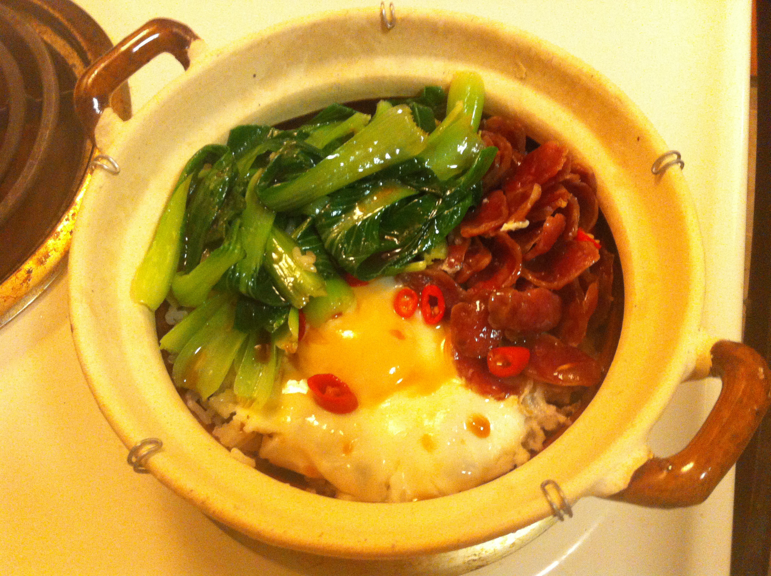 广式腊味煲仔饭