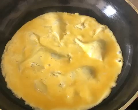 摊蛋皮（附上海馄饨汤、鸡蛋裙盖饭做法）的做法 步骤4