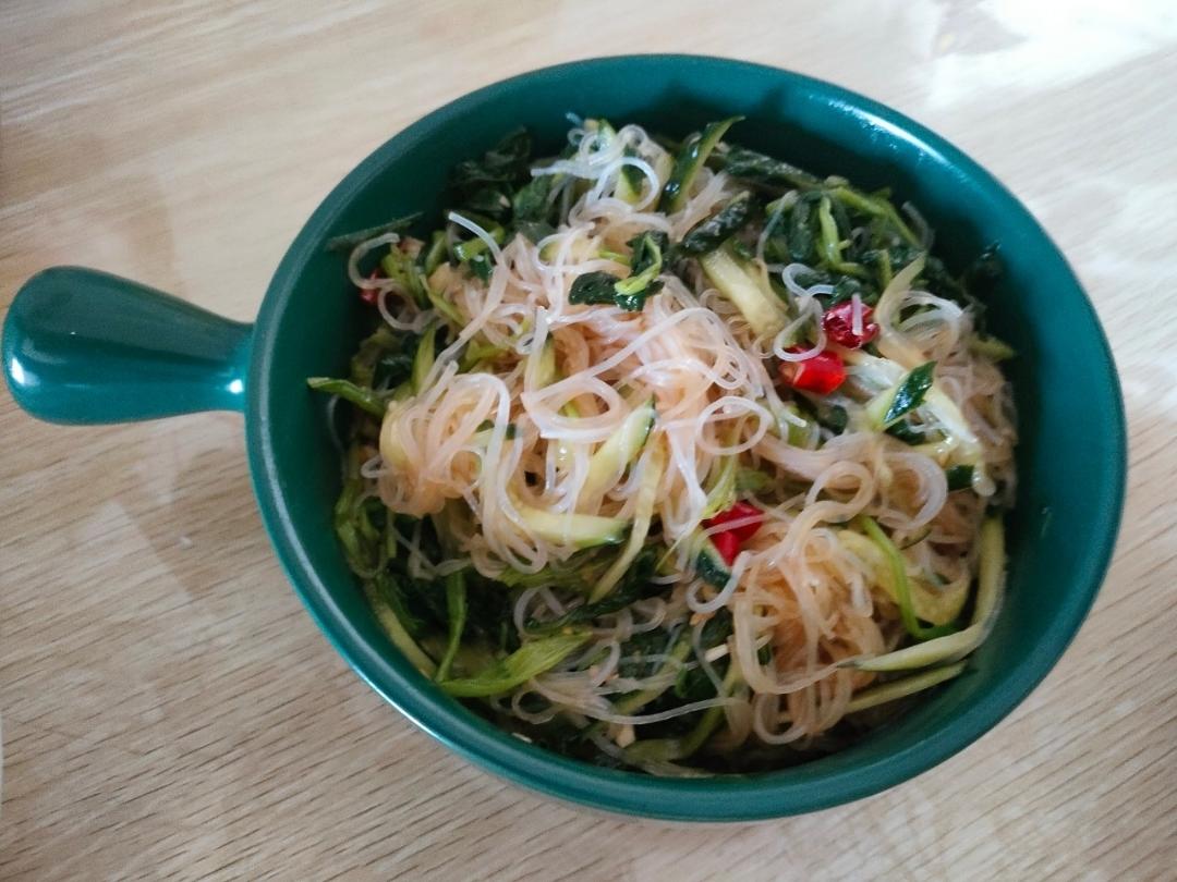 开胃爽口又营养的菠菜拌粉丝