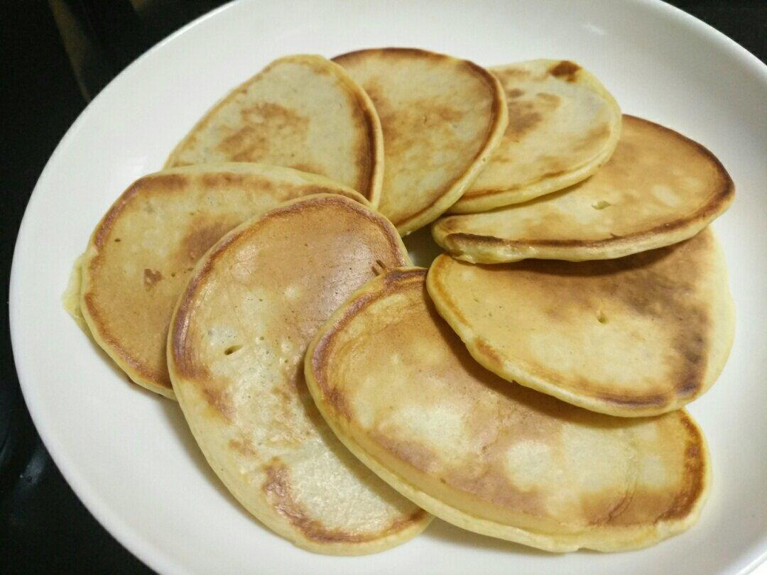 【减脂早餐】无油香蕉松饼（超简单）