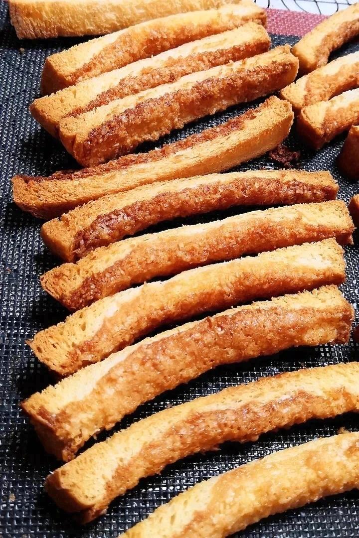 香酥可口的——黄油椰蓉吐司条
