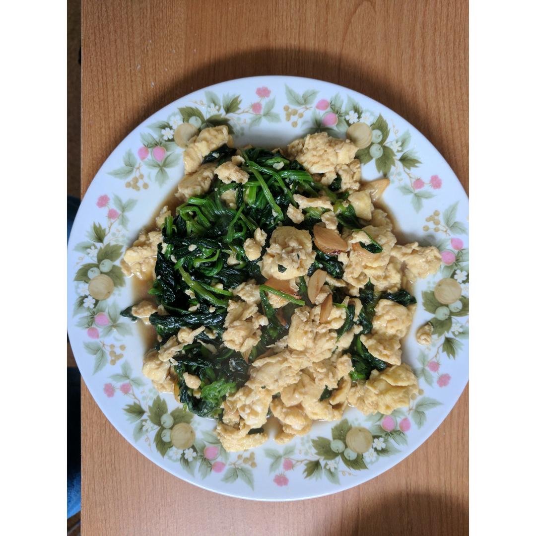 菠菜炒鸡蛋