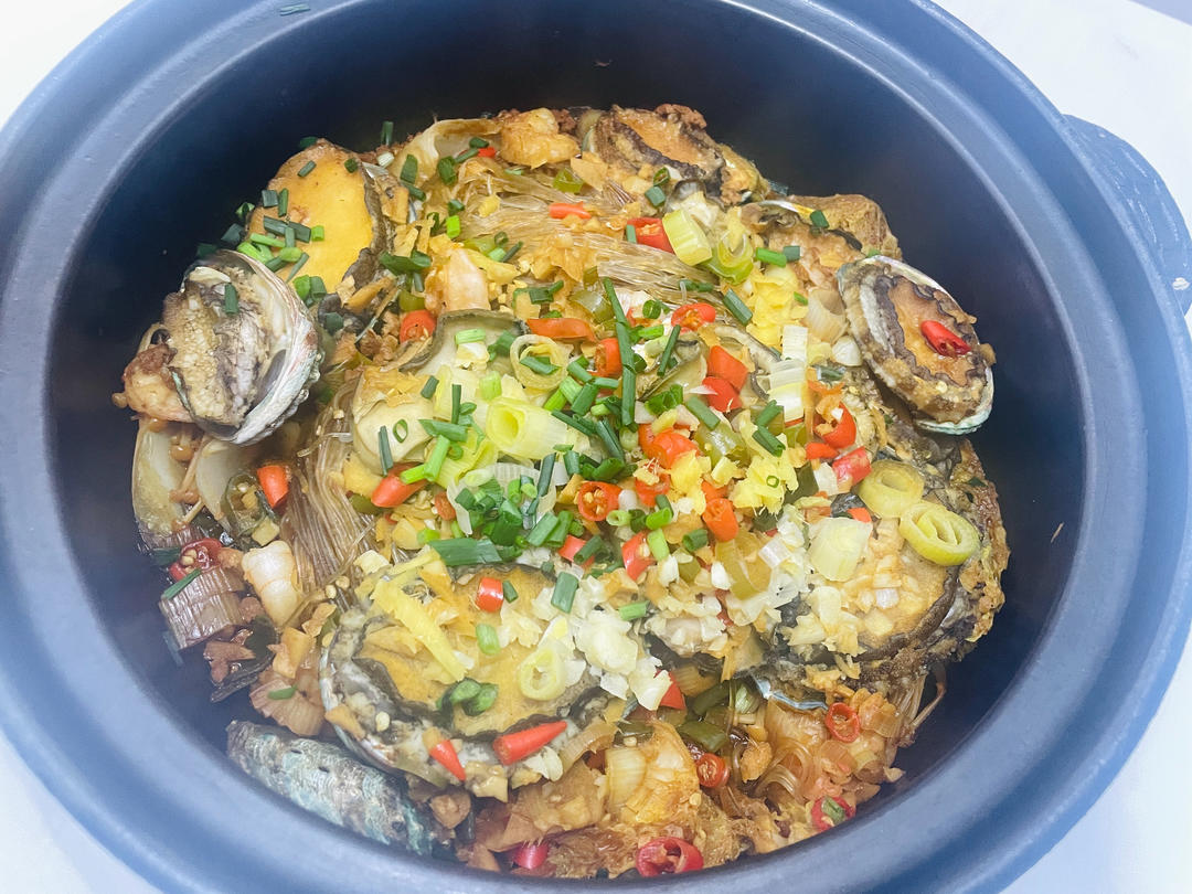 简单💯鲜美多汁❗️蒜蓉粉丝海鲜煲好吃到爆～