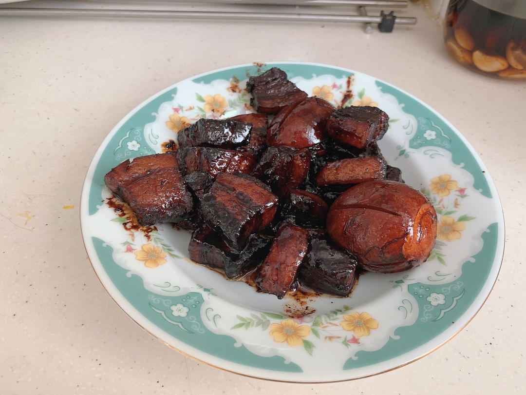 上海红烧肉：红烧肉加鸡蛋，上海人的吃法赞！