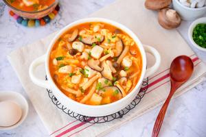 味鲜汤浓的番茄菌菇豆腐汤的做法 步骤18