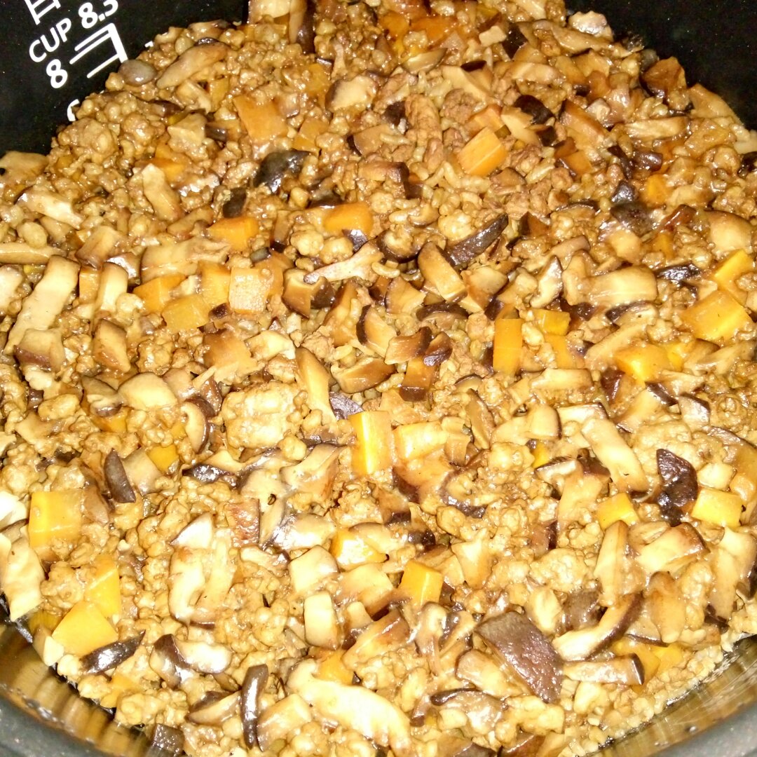 香菇肉沫焖饭