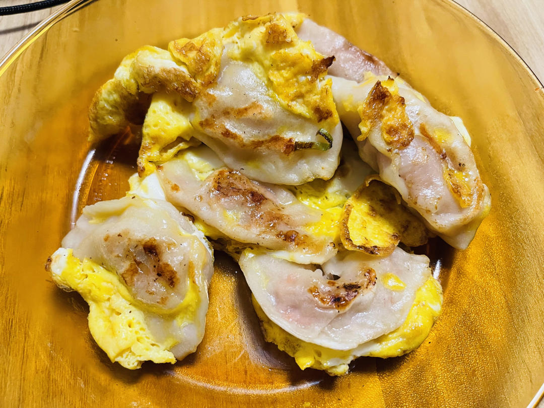 闷得儿蜜糖糖育娃小记录做的十分钟快手菜抱蛋煎饺速冻饺子