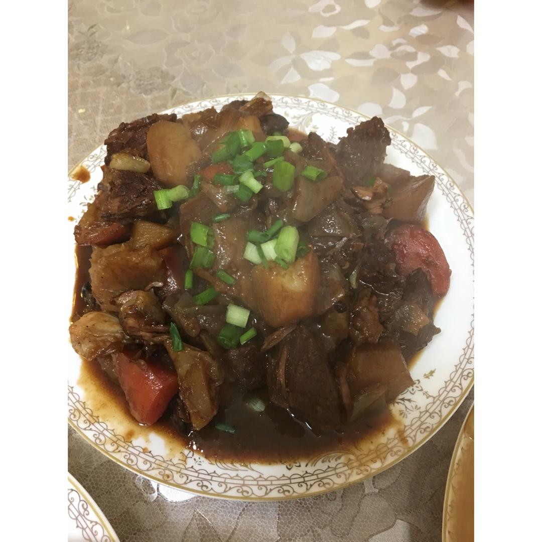 胡萝卜土豆烧牛腩