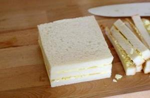 鸡蛋三明治的做法 步骤9