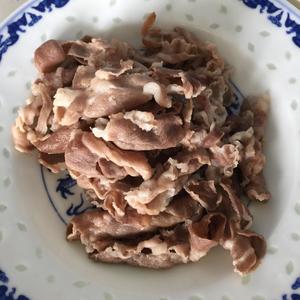 金针菇羊肉卷炖蛋片的做法 步骤1
