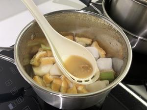 《昨日的美食》之芜菁油豆腐味噌汤的做法 步骤7