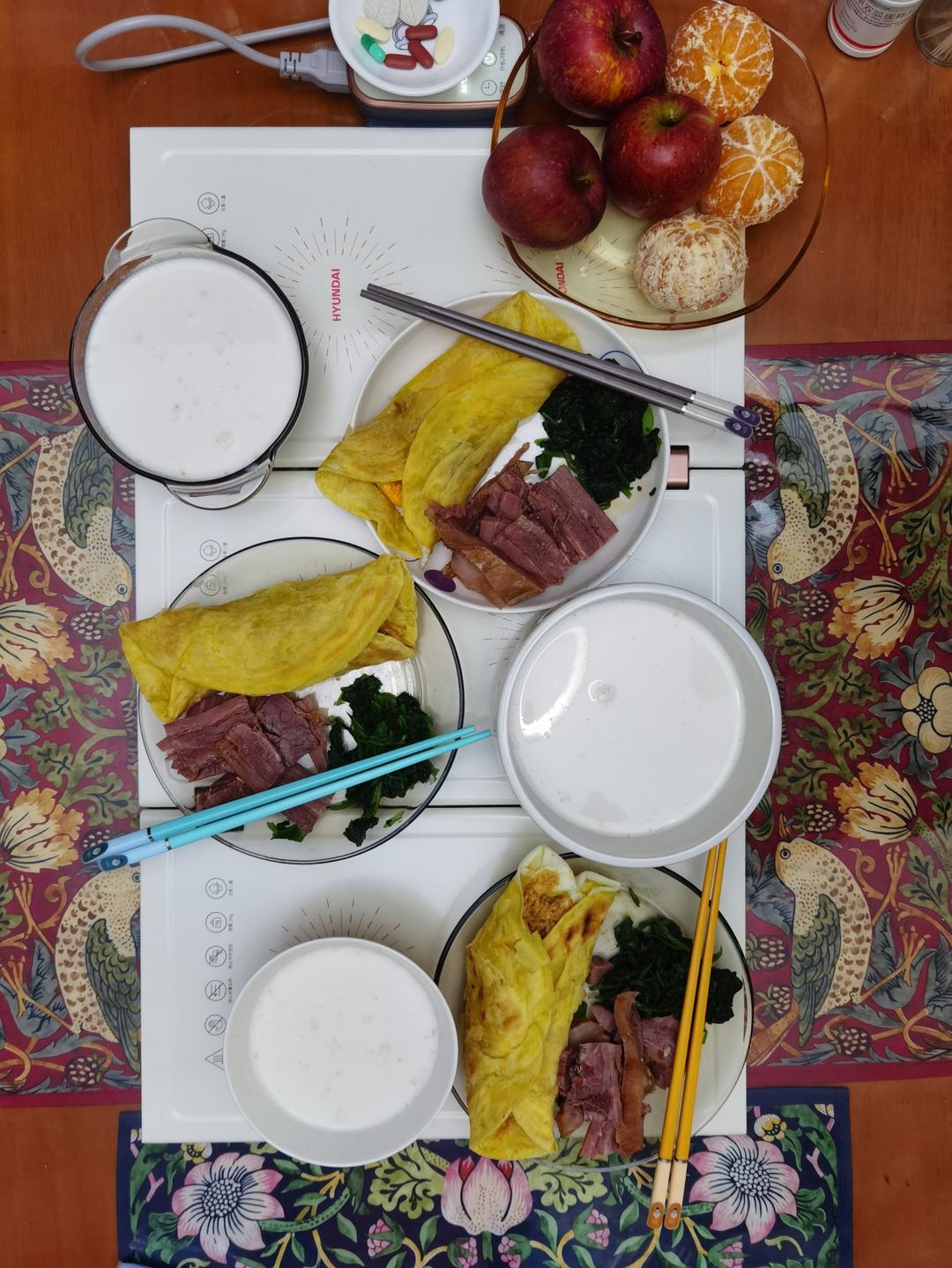 凉拌菠菜+牛奶