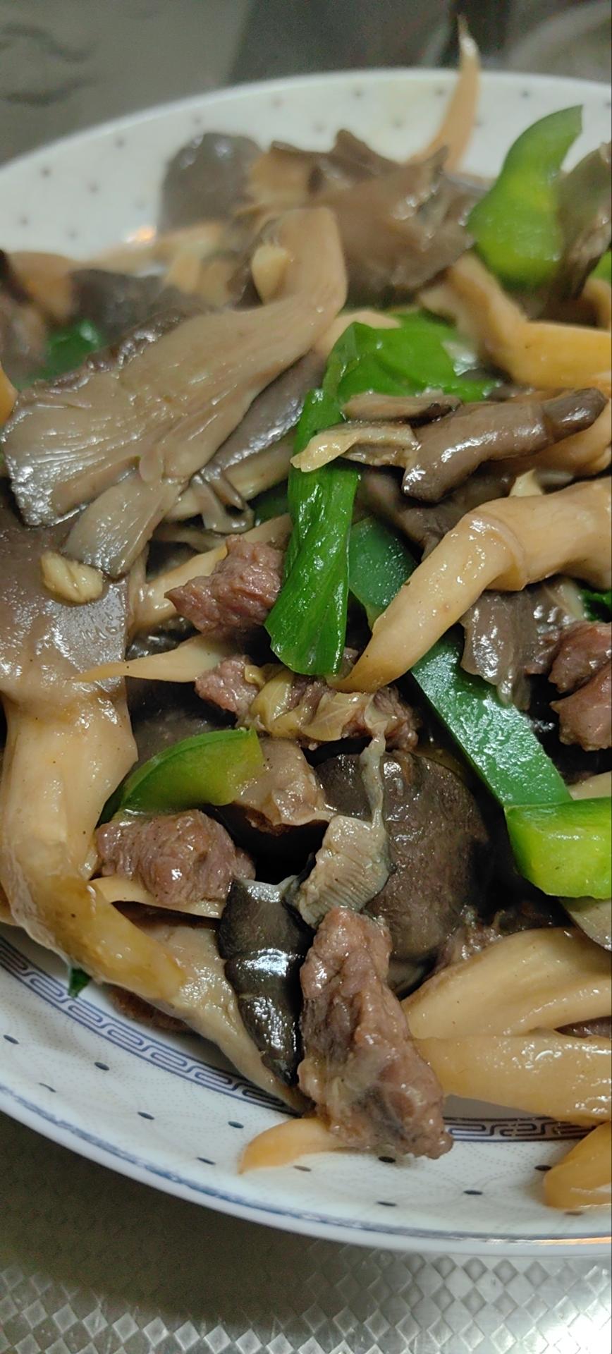 黑胡椒牛肉炒蘑菇