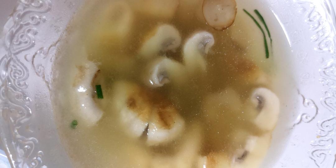 鲜掉眉毛口蘑汤