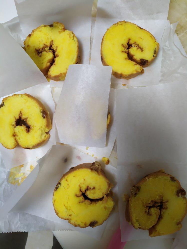 漂亮的葡萄干蛋糕卷