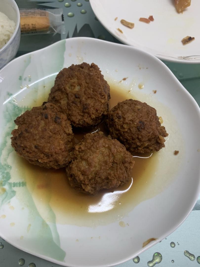 简单的红烧狮子头～拌饭太香了