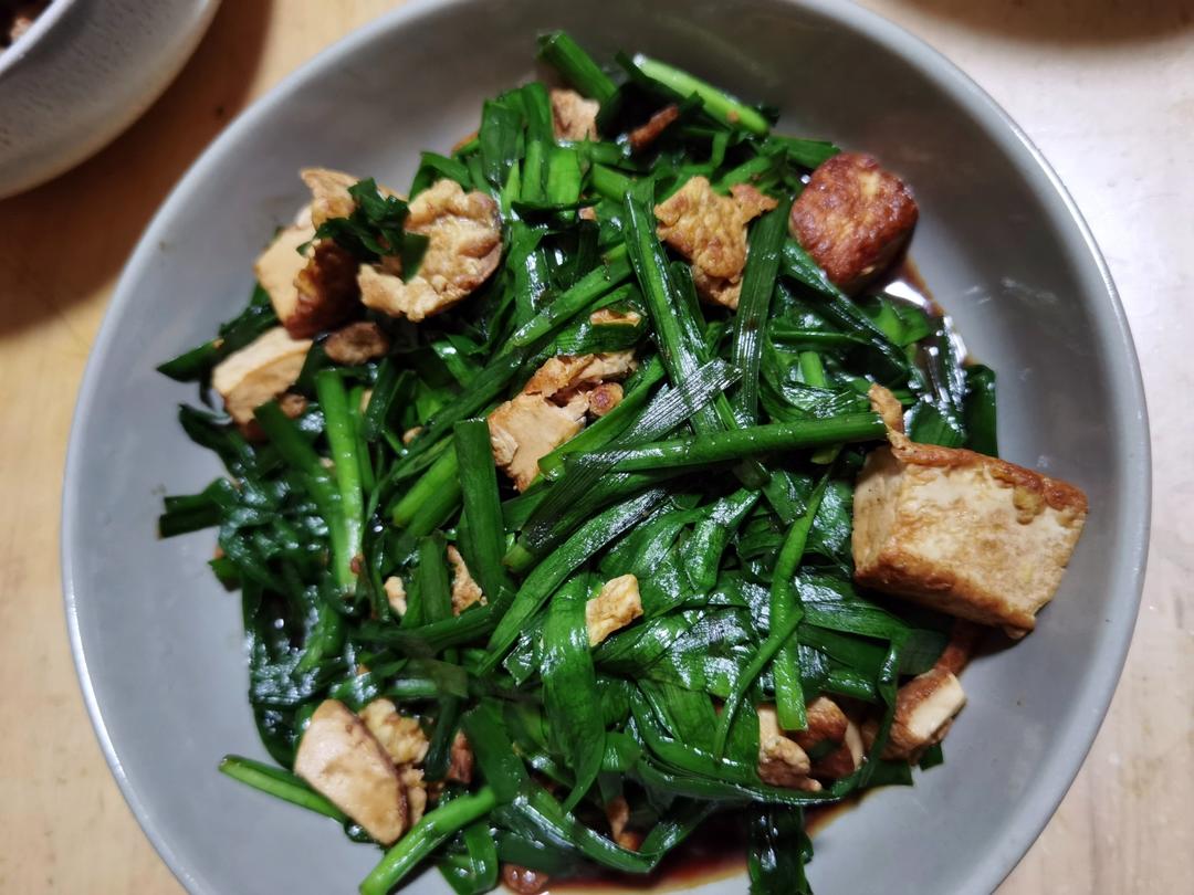 超简单的韭菜豆腐