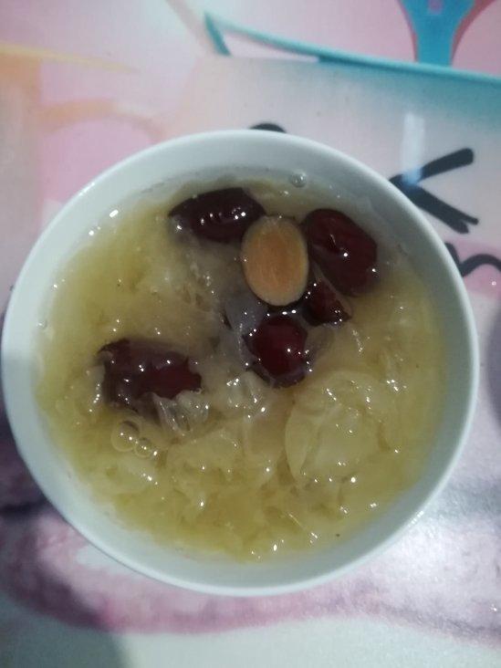冰糖银耳红枣汤