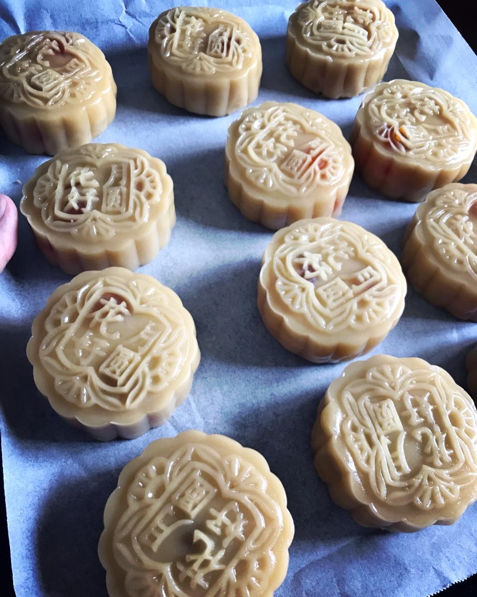 广式月饼——蛋黄莲蓉月饼