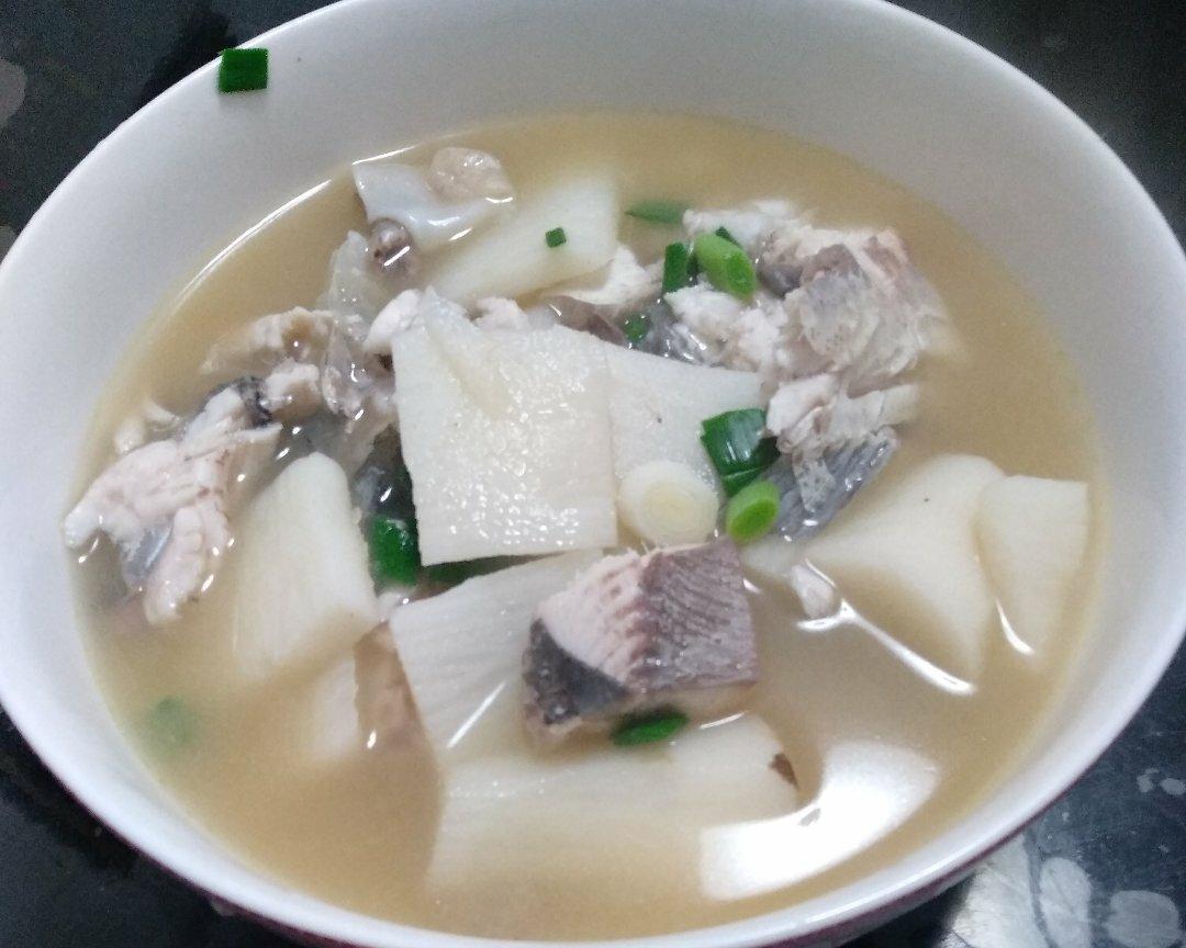 山药炖鱼汤的做法