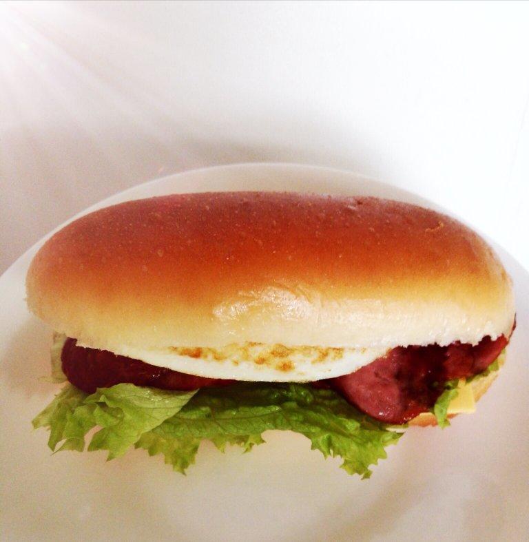 灰妞0429做的肯德基早餐汉堡轻松在家做 ---『玉米鸡肉堡』