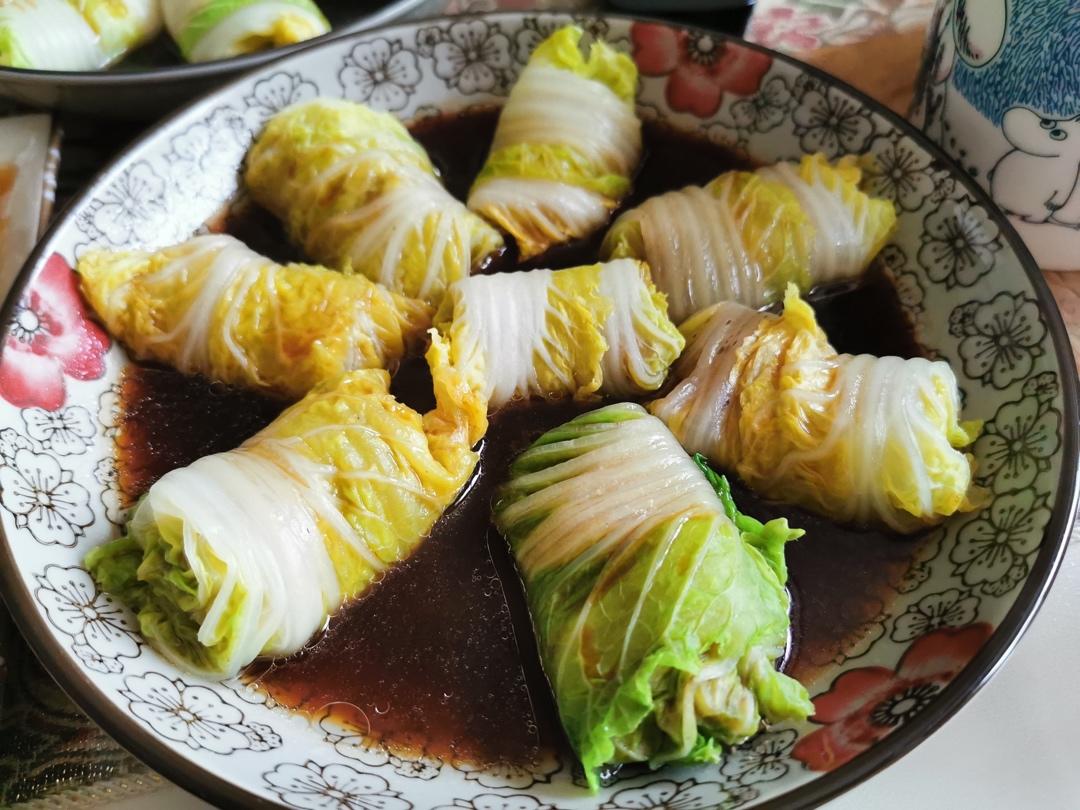 过年餐桌上必备的一道菜，翡翠白玉卷