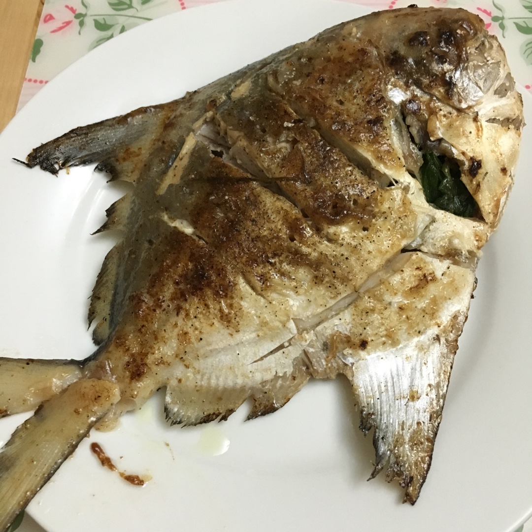 干煎椒盐鲳鱼
