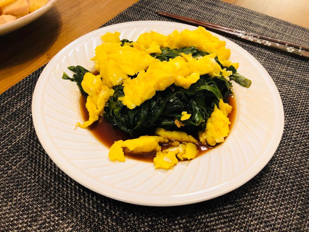 独特的酱油韭菜炒蛋