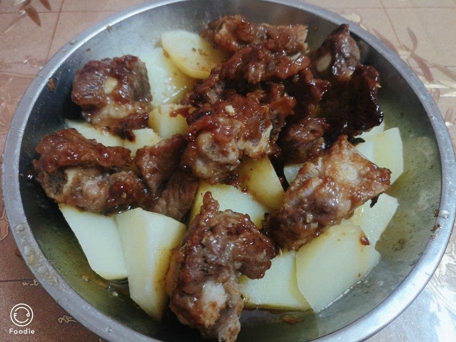 香酥排骨蒸土豆