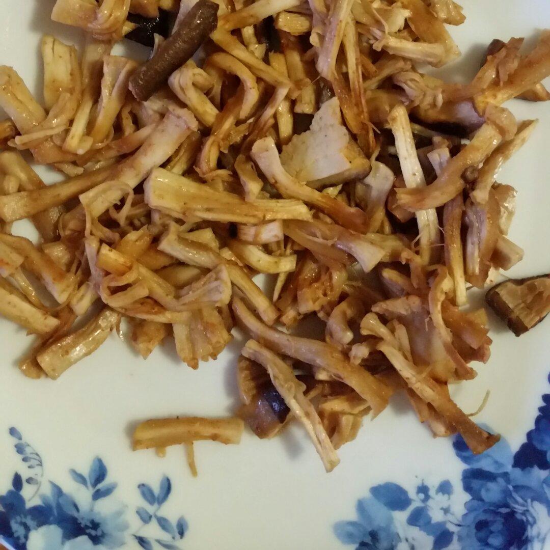 手撕香菇根