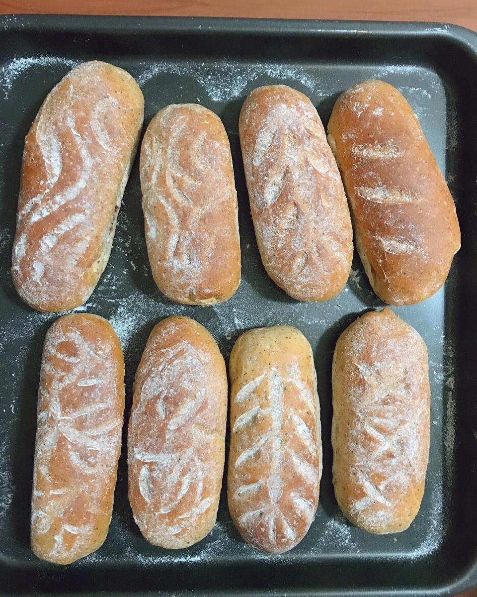 kiri奶油芝士食谱—全麦蔓越莓奶酪软欧包（视频）
