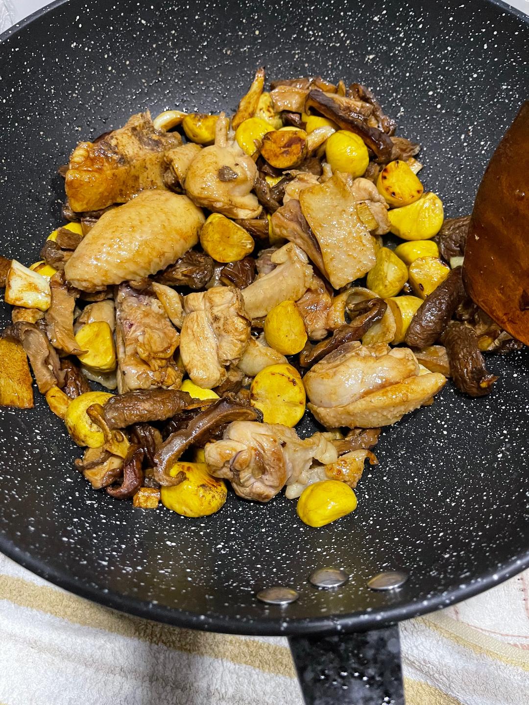 香菇板栗烧鸡的做法