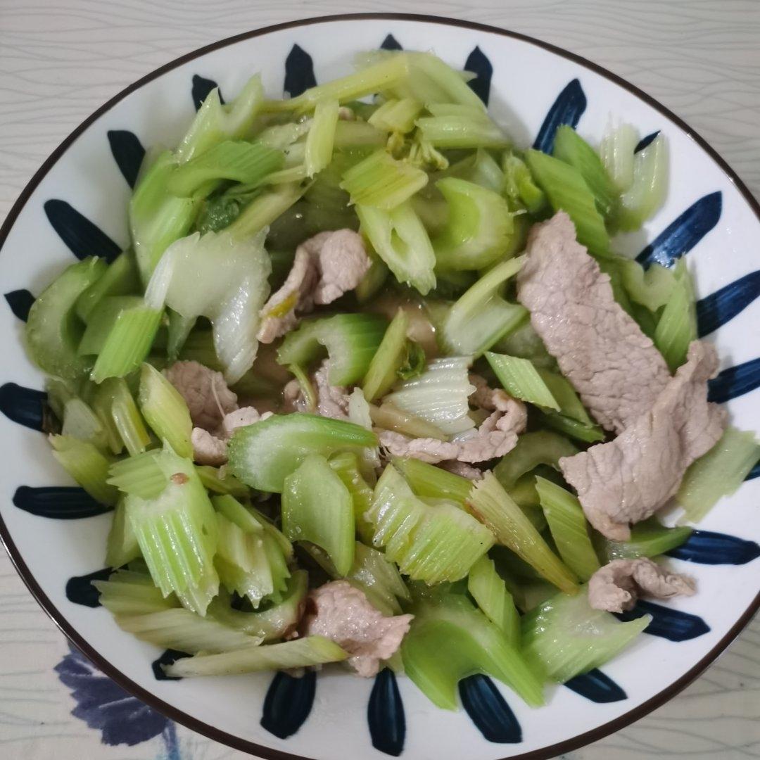 超级嫩的芹菜炒肉