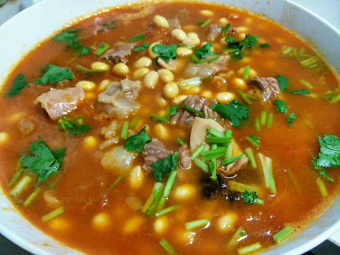 西红柿黄豆牛腩汤