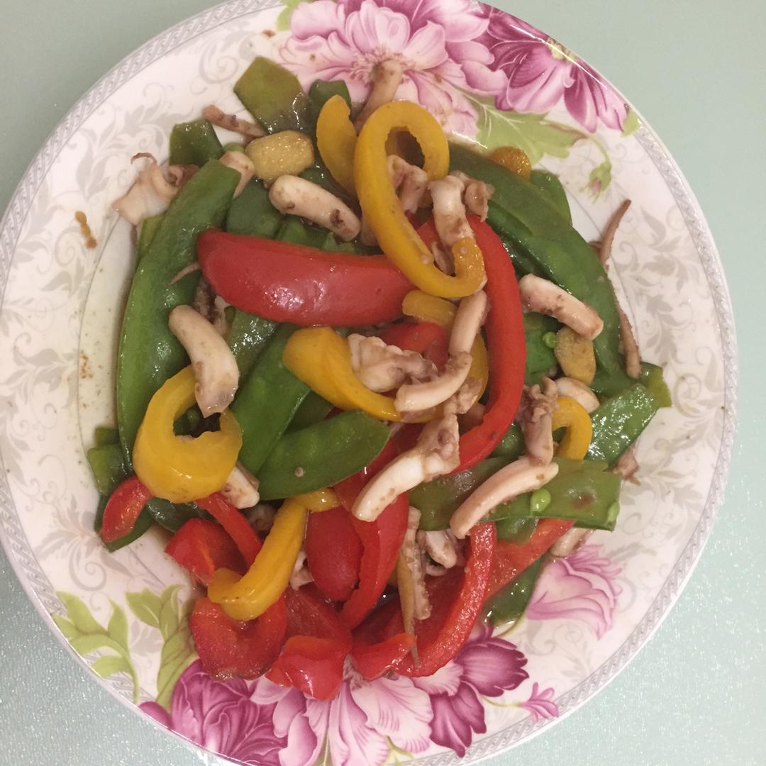 彩椒荷兰豆炒鲜尤鱼