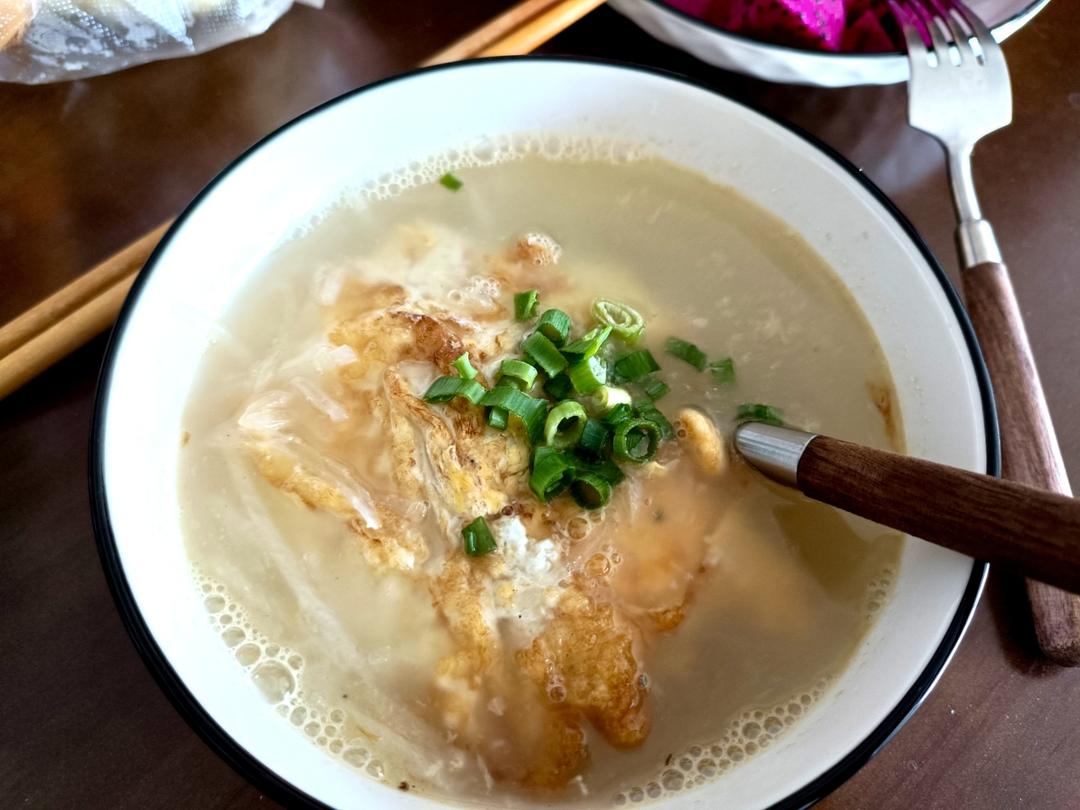 奶白鲜香的萝卜丝煎蛋汤